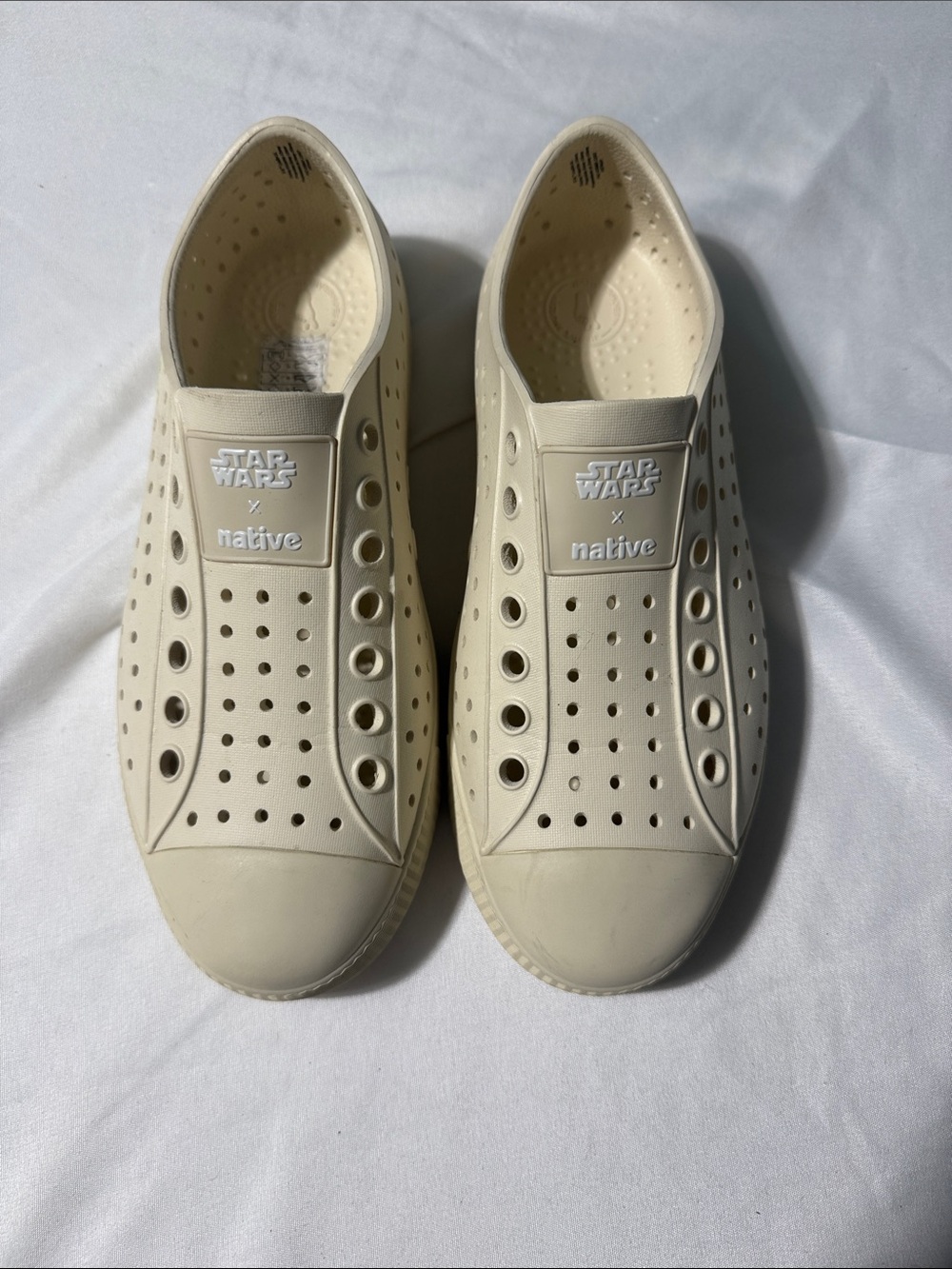 Star Wars x Native Grogu Jefferson Shoes M 5/W 7 Cream Slip-On Baby Yoda Comfort